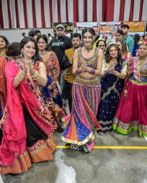 Janki Bodiwala Instagram - U.S.A navratri celebration 😍
.
Outifut by @vastra_by_ps 
Clicked by @yashgajjarphotography_  @thewedcapture 
Jewellery- @vastra_by_ps @dohe_india
