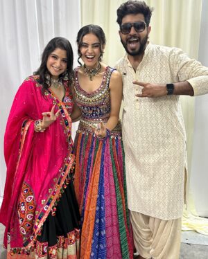 Janki Bodiwala Instagram - U.S.A navratri celebration 😍
.
Outifut by @vastra_by_ps 
Clicked by @yashgajjarphotography_  @thewedcapture 
Jewellery- @vastra_by_ps @dohe_india