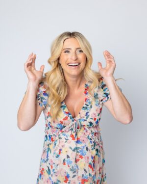 Jasmine Roth Instagram - I turn 40 today!  Grateful, focused, building my happy, and ready for what’s next. ✨✨

(Also, the best part of this photoshoot was when they brought in the stool.  Who knew sitting would be my main goal?  Ha!)

#BuildYourHappy #ThisIs40 #WomenWhoBuild

Photographer: @brettericksonphoto
Makeup: @1011makeupandhair
Stylist: @loosher11