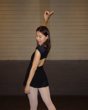 Jasmine Sim Instagram - Thankful to be a part of a meaningful series ❤️ also thankful to be able to learn a new thing while at it.

Did my first open class with zero experience in modern dance and that’s me flopping and rolling ard 😂 

All 20 episodes of #浴水重生 are now out on mewatch ✨