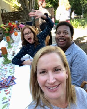 Jenna Fischer Instagram - The amazing Leslie David Baker in on Office Ladies today talking about Stairmageddon and his time on The Office! Angela and I try Stanley’s Morning 3x5 and we get to the bottom of how they stacked those animals thanks to Bob Dunn’s! Listen wherever you get your podcasts! It’s a Mageddon! @officeladiespod @thelesliedavidbaker
