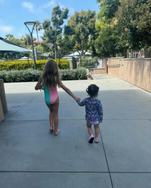 Jenna Ushkowitz Instagram - ⏰ ☀️