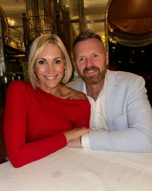 Jenni Falconer Instagram - Hot date ❤️

📸 Photo by my parents. 😂