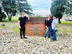 Jennifer Gimenez Instagram - Today I had the opportunity to go to the prison, where my husband @timryandopeman  started his journey in recovery and speak to the inmates at Sheridan Correctional Center. This place saved my husband’s life. For the last 5 1/2 years I’ve heard every single day different stories and moments of this magical place that has transformed Tim’s life. 
We were able to bring our brother’s in recovery @jaymohr37 and @dangarcia40071982  which made it extra special. We spoke to about 1000 inmates for over 2 days. Myself , Jay and  Cowboy Dan each brought our own perspective and journeys. I gotta say, though when Tim got up there and he spoke last, he commanded the respect of the inmates because he was once a former inmate & he turned his life around . It is always been a priority for Tim when Sheridan calls he responds. Honestly, I’m still flying high from the connection and purpose we all had together as a union, the inmates and us. What’s so beautiful is that each one of us walked in different paths in life , but all our emotions were the same, pain is pain, happy as happy, sad sad we were all able to connect on a spiritual level. And remember a lot of damn good people unfortunately make bad choices and decisions and end up in a place like Sheridan correctional center. Please don’t be the person that judges a book by its cover because a lot of people judged Tim and he’s out there changing up the motherfucking game. We would also like to thank the staff @westcarefoundation  because without your organization, none of this would be possible. Westcare is the therapeutic community that is run within the Sheridan correctional center and numerous prisons nationwide. Annnnnd to  @huckfinnbarbell  thank you for keeping us laughing our asses off!🤪