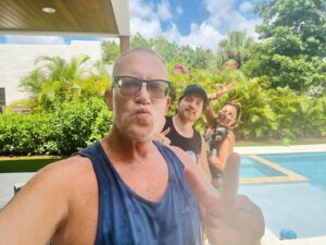 Jennifer Gimenez Instagram - Good to hang with our brother @abbyroberge ‼️
Glad you and your wife are in florida. Stoked to be doing some work together with @jennifergimenez and @timryandopeman 🤙💯
#TimJenn #DopeToHope #InterventionsWork #SoberCompanion #LivingTheDream #SuperModel #Actor #Comedian #Podcast