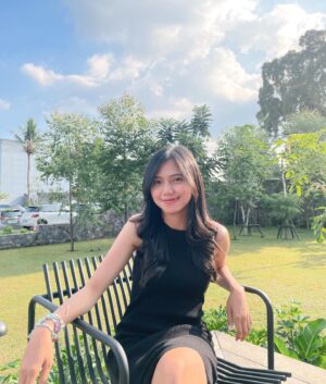 Jennifer Rachel Natasya Instagram - potraits in Bandung✨

fits : @shopkukai