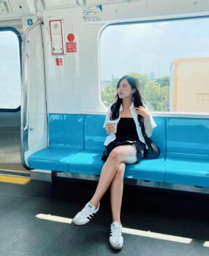 Jennifer Rachel Natasya Instagram - love them anyway…🖤