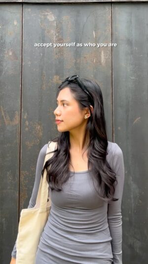Jennifer Rachel Natasya Instagram - Dulu aku sempet mikir aku bagusnya waktu rambut di gerai, gak pernah mau di ponytail atau twintail.

Sama halnya kaya outfit, dulu aku selalu pake outfit yg aman aja karna takut ga cocok sama aku, kalo explore style lain.

Tapi aku sadar apapun yang kita pakai akan selalu bagus ketika kita menerima diri kita.

Kuncinya adalah di penerimaan diri, karna ketika kita menerima diri kita apa adanya, akan tumbuh confidence dan ketika punya confidence apapun akan selalu terlihat bagus ketika kita pakai.

Anw aku pake dress dari @baysicthelabel 

Coba cerita dong kamu ngerasa pede ketika ngapain?