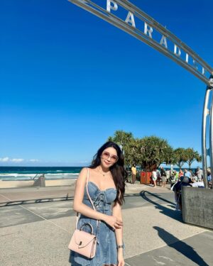 Jenny Cheng Instagram - Hello Gold-coast🌊
I love our girls’ trip and the hotel is amazing 🤩 
Thank you @j_ni_invitesonly organizing everything 
The best bday gift   memory ever 🥹❤️

🕶️ @2020eyehaus @lindafarrow

#goldcoast #surfersparadise #beach #queensland #langhamhotel #birthdaygirl #girlstrip #australia