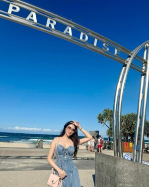 Jenny Cheng Instagram - Hello Gold-coast🌊
I love our girls’ trip and the hotel is amazing 🤩 
Thank you @j_ni_invitesonly organizing everything 
The best bday gift   memory ever 🥹❤️

🕶️ @2020eyehaus @lindafarrow

#goldcoast #surfersparadise #beach #queensland #langhamhotel #birthdaygirl #girlstrip #australia