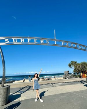 Jenny Cheng Instagram - Hello Gold-coast🌊
I love our girls’ trip and the hotel is amazing 🤩 
Thank you @j_ni_invitesonly organizing everything 
The best bday gift   memory ever 🥹❤️

🕶️ @2020eyehaus @lindafarrow

#goldcoast #surfersparadise #beach #queensland #langhamhotel #birthdaygirl #girlstrip #australia
