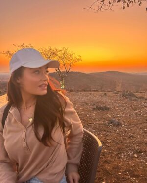 Jess Impiazzi Instagram - A lot more to come but a very brief glimpse to the past two days in Namibia 🇳🇦 🦁 it’s been pretty special! I’ll post the pictures very soon but today we went around Etosha national park and tomorrow we are off to the @ccfcheetahuk @ccfcheetah which is the reason for our trip. I feel very lucky indeed 💖🇳🇦