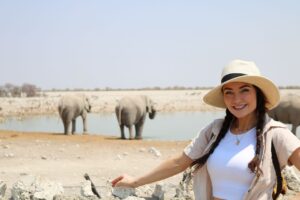 Jess Impiazzi Instagram - The world is full of spectacular places 🌍 
This is day 1 at Etosha national park safari in Namibia! And just look at what we got to see! 🦁🇳🇦🐘