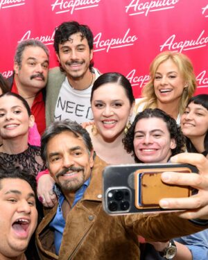 Jessica Collins Instagram - SEASON 4 IS HAPPENING!!! And it’s all because of YOU!!! Thank you to THE GREATEST FANS EVER and thank you @appletv and @lionsgatetv for letting us bring more Acapulco into the world! Beyond excited to reunite soon with all these gorgeous humans! ❤️🇲🇽🏩
#AcapulcoTV