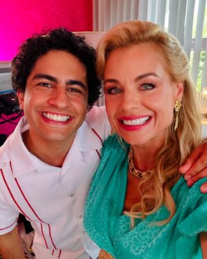 Jessica Collins Instagram - SEASON 4 IS HAPPENING!!! And it’s all because of YOU!!! Thank you to THE GREATEST FANS EVER and thank you @appletv and @lionsgatetv for letting us bring more Acapulco into the world! Beyond excited to reunite soon with all these gorgeous humans! ❤️🇲🇽🏩
#AcapulcoTV
