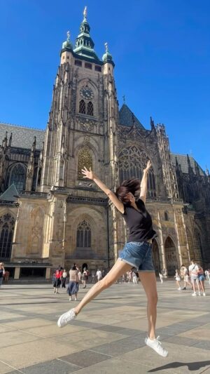 Jessica Hester Hsuan Instagram - Now this is definitely my favourite photo of this trip so far😍. Don’t you just love my face! 
@prague