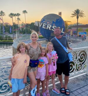 Jessica-Jane Stafford Instagram - Our second day at Universal, we rode the Harry Potter ride 6 times and now my back hates me 🤪
