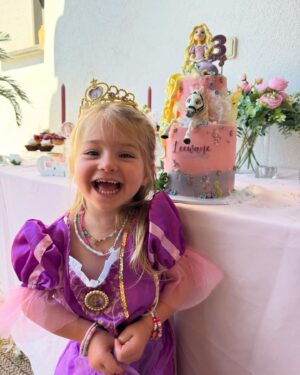 Jessica Thivenin Instagram - Happy Birthday LEEWANE . 3 ans de notre princesse 🎈🎂♥️