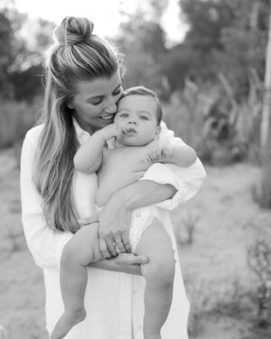 Jessica Tyler Instagram - But no matter how big you get, no matter how much you change, I will always love you as much as I do in this moment - and more 🤍

Thank you to the incredibly talented @michellelinaphoto for capturing these special memories 🫶🏻 Infinitely grateful for you, for your work, for my family. These are the days. And oh how lucky I feel to be living them 💫