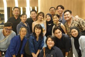 Jessica Veranda Tanumihardja Instagram - Appreciation post
Roman Peony Gala Premier
For my family & friends,

Awalnya ngundang mereka ada rasa gak enak karena hari dan lokasi Gala Premier bersamaan dengan pertandingan bola Indonesia VS Australia, dimana untuk akses jalan ke lokasi Gala Premier pasti akan macet banget, pulang dan pergi pasti akan kena macet, belum lagi sulitnya mencari parkir di mall hari itu, jadi kalau mereka memutuskan untuk tidak hadir aku akan sangat mengerti, tapi diluar dugaan aku banget, mereka semua hadir dan mengikuti rangkaian acara sampai selesai, saat ketemu mereka bener” terharu dan bersyukur banget.
.
.
Thank you for being an important part of my story.
🥹💙🥹💙🥹.