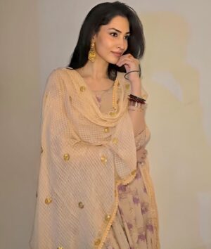 Jhataleka Malhotra Instagram - Dupatta love never fades ✨💛✨