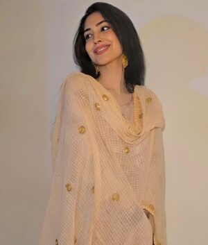 Jhataleka Malhotra Instagram - Dupatta love never fades ✨💛✨