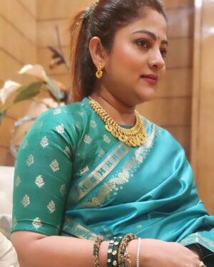 Jhilik Bhattacharjee Instagram - #peace #love #saree 😇💕