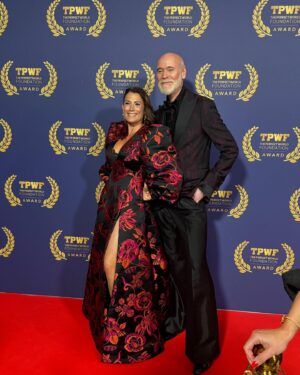 Jill Johnson Instagram - Tänk vad vi får vara med om!
I går var vi inbjudna till 
”The Perfect World Foundation Award”, som årligen tilldelar en profil som använt sin röst på ett betydande vis för att skydda världens vilda djur och natur, det prestigefyllda ”Djur -och naturpriset ! I närvaro av Duchess of York, tilldelades priset The One & Only, Ellie Goulding! 

Jag var en del av underhållningen och i gott sällskap av Peter Jöback, Charlotte Perrelli, Martin Stenmark, Karin Funk, Tusse, ”Larger Than Life”, ”Tapas 7” och ”The Wulfson quartet”! Stämningen i salen var något alldeles extra igår kväll, och samtliga framträdanden tog bokstavligen andan ur oss!

Duchess of York, Ellie Goulding, 
”The Perfect World Foundation” We offer our warmest gratitude for an unforgettable evening.

Mattias och jag blev förärade Lars Wallin-sviten på Radisson Blu, så otroligt vackert inredd, så lyxig, mysig, elegant och extra allt! Tack all underbar personal som pysslat med oss, ni är så fina♥️!

Tack till ljuvliga Hagabadet på drottningtorget för morgonens överraskning💕🙏🏼. Vi känner oss som nya✨🙌🏻!

Klänningen @larswallindesigner ✨💃🏽
Smink 💄 @nilsmua 
Projektledare @pimhjelmstierna @freebirdentertainmentab 
The Man @mikaelgordonsolfors