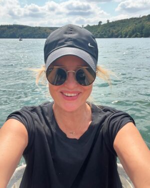 Jitka Schneiderová Instagram - Chata stajl 🌞🚣🏼‍♀️ #doma