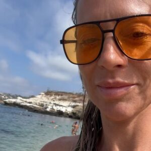 Joana Amaral Dias Instagram - A foca a nadar com as focas 🦭🤣
Estar no mar e na praia com estas grandes nadadoras foi eleita experiência número 1 🥇pelos meus filhos mais novos, nesta nossa grande viagem à #california.