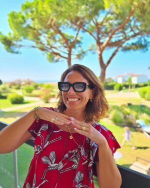 Joana Cruz Instagram - A menina dos anos e... as meninas dos anos! Aqui paga uma, leva duas! Mãe e filha nascidas no mesmo dia é festa a dobrar! Parabéns a nós 🤩🌞🥳
#itsmybirthday