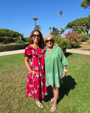 Joana Cruz Instagram - A menina dos anos e... as meninas dos anos! Aqui paga uma, leva duas! Mãe e filha nascidas no mesmo dia é festa a dobrar! Parabéns a nós 🤩🌞🥳
#itsmybirthday