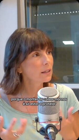Joana Seixas Instagram - A atriz envolve-se em várias causas, como o feminismo, a saúde menstrual, a libertação da Palestina, a sustentabilidade, a justiça climática, entre outras. Em entrevista a Catarina Marques Rodrigues, Joana Seixas fala sobre a sua visão sobre o mundo e sobre como se deve impulsionar a mudança. Concordam com a atriz? 🫡

Este é o quinto episódio do “Dona da Casa”, programa disponível em antena3.rtp.pt, em Podcast (Spotify e Apple Podcasts) e no YouTube da Antena 3.

#DonaDaCasa #igualdadedegenero #politica #ativismo #clima