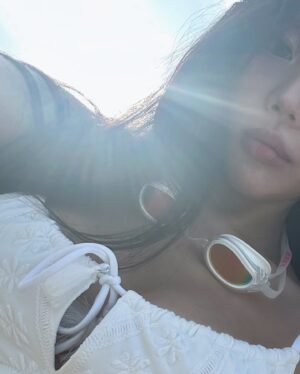 JooE Instagram - 진짜 여름 끝 ,, 안녕 잘가 🦋☁️