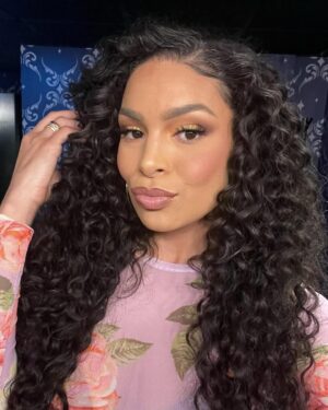 Jordin Sparks Instagram - Shiningggg for DC! Glam squad has been smashing it! 🌹

Face: @latisharankin 
Hair: @jenniferjocelyn 

PS:
Oooh look mY mAkEuP dOeSn’T MaTcH mY hANdS! 🤪🙄