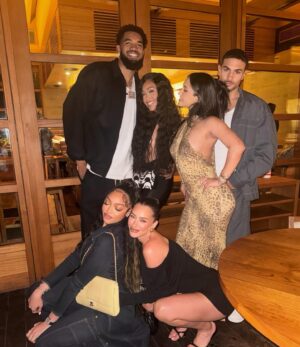 Jordyn Woods Instagram - the bombshells have entered Nobu 👯‍♀️