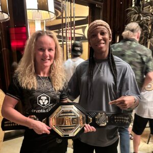 Joselyne Edwards Instagram - Felicidades, @bulletvalentina Estoy muy feliz por ti. Sé cuán duro trabajaste por esto. Eres una gran persona, y es un gran honor ser parte del #teambullet 🏆💪🏾🔥