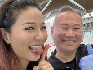 Joyce Tang Lai-Ming Instagram - 竟然可以喺馬來西亞機場見到我「偶像」
佢真係我偶像，
佢嘅人氣絕對比我紅好多好多倍
呢排成日藐大小姐，，藐到下巴都歪埋
好彩 好彩有Master Chris
#chrisleong #malaysia @masterchrisleong