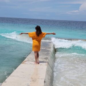 Juhi Babbar Instagram - Sunday Vibes, Missing the Tropical Times….🌴🧡

( Tropical | Travel | Beach Vibes | Juhi Babbar Soni ) 
#WeekendVibes #TropicalTimes #IslandDreams #BeachLife #TravelGoals #SunnyDays #Wanderlust #ParadiseFound #VacationMode #TropicalGetaway #JuhiBabbarSoni