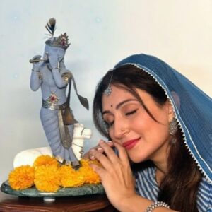 Juhi Babbar Instagram - Happy Janmashtami ✨

Kaun kehte hai Bhagwan aate nahi..
Log Meera ke jaise bulate nahi..

Outfit & Jewellery : @aravalii
HMUA : @karma_kartarun

( Krishna | Radha | Meera | Janmashtami | Achyutam Keshavam | Juhi Babbar Soni )
#HappyJanmashtami #Festive #Krishna #Radha #Meera #AchyutamKeshavam #aravalii #outfit #JuhiBabbarSoni