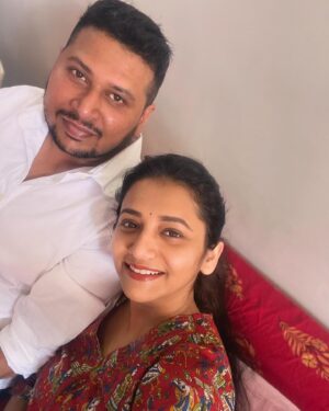 Jui Gadkari Instagram - गणपती बाप्पा मोरया 💐🙏😇 

#juigadkari #family #ganpati #festival #india #tradition #marathimulgi #actress