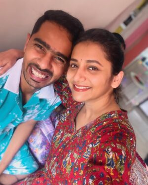 Jui Gadkari Instagram - गणपती बाप्पा मोरया 💐🙏😇 

#juigadkari #family #ganpati #festival #india #tradition #marathimulgi #actress