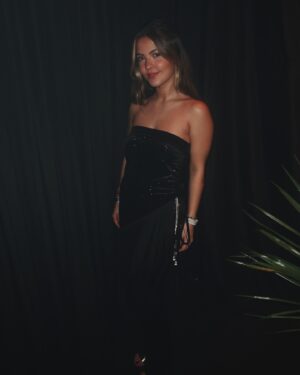Júlia Gomes Instagram - disco night at @winter_play 🪩✨🖤