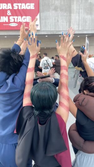 Julia Maggio Instagram - ⚠️MANGA SPOILERS⚠️ 
Guess whose back @animenyc 
Itadori: @wholewheatpeet 
Megumi: @jar_oh_me 
Maki: @stellachuuuuu 
Toji: @lenalemon 
Gojo: @carmencosplays 
Nobara: @juliastunts 
📸: @lloydsfault