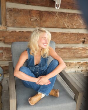 Julia Schlaepfer Instagram - Hi :) been awhile