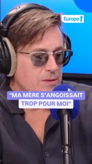 Julia Vignali Instagram - ➡️ @thomas.dutronc était l’invité des incontournables de @juliavignali tous les samedis et dimanche dans Europe 1 Matin week-end sur #Europe1 

#thomasdutronc #françoisehardy #juliavignali #interview #culture #chanteur