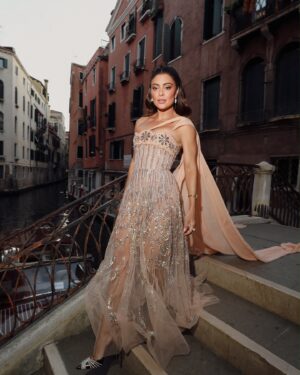 Juliana Paes Instagram - Um prazer estar nesse evento que apoia uma causa tão significativa. Obrigada por esses momentos ✨ @camparibrasil @campari.it 

#amfAR
@amfar 
@pomellato 
@georgeshobeika
