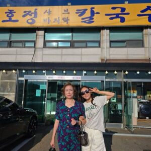 Jung Kyoung-mi Instagram - 지율이엄마 고마워요!

지율이엄마랑 김포 맛집 댕겨왔어요~
을매나 맛나던지!!!
이래 같이 가주니께 늘 고마버요!

애기봉 가시는 분들 연호정 가보셔요💋