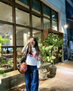 Jung Si-a Instagram - 보고있어도 보고싶은 울 #쭈누_  만나러~🏀 
photo by 백집사