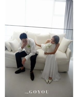 Jung Yoo-min Instagram - 👰🏻💕💐

Studio @studio.goyou
Dress @leeseungjin_official
Hair&Makeup @doheeeee_ @joseon___ @g__medal
Film @odayo_official
Flower @olorflower
Planner @joohee.ple @verygoodwedding